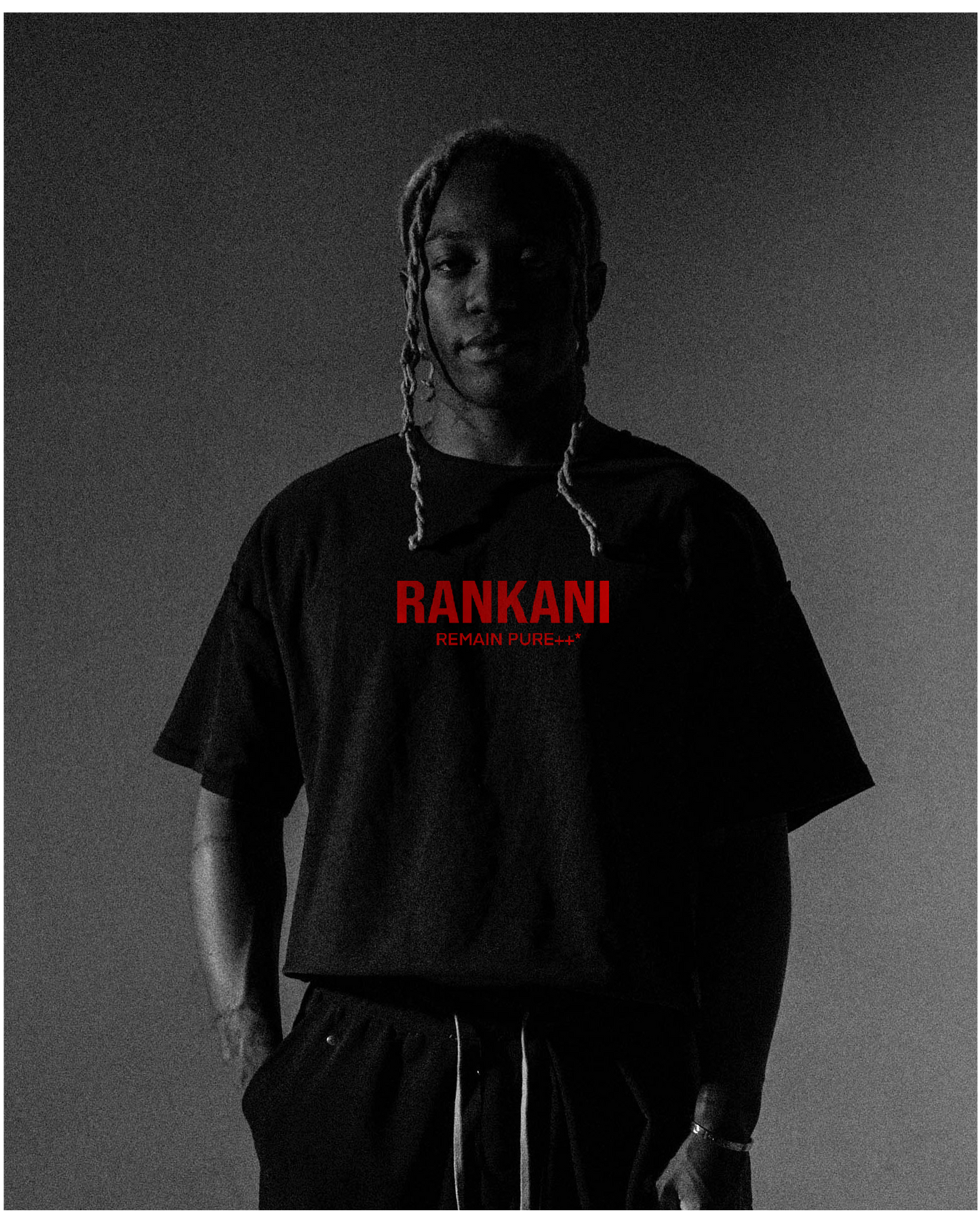 LE VÊTEMNENT NOIR LAVÊ DE ROUGE